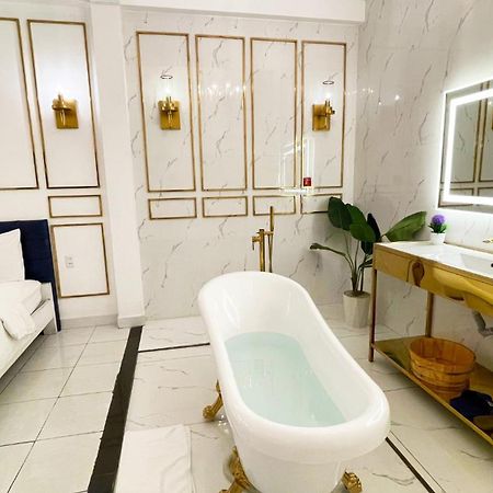 A In Hotel Glamour ホーチミン市 エクステリア 写真
